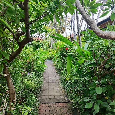 Adus Beach Inn Legian Εξωτερικό φωτογραφία
