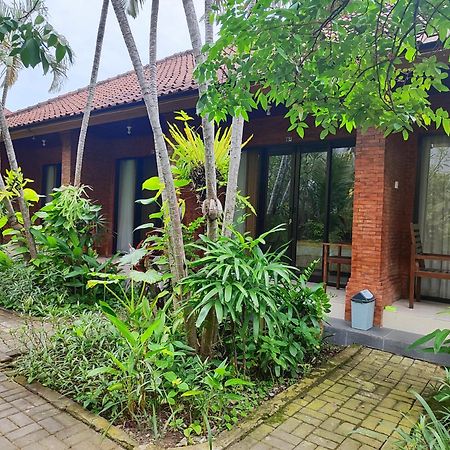 Adus Beach Inn Legian Εξωτερικό φωτογραφία