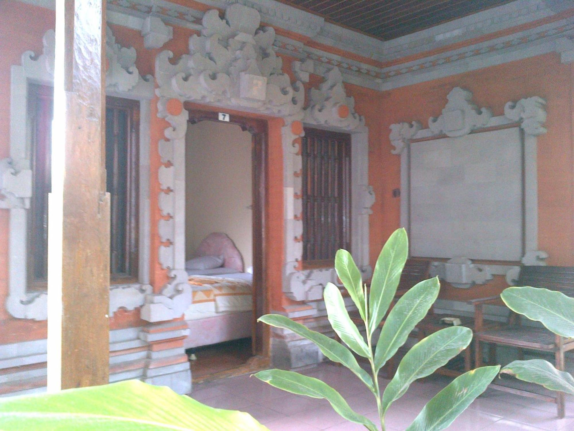 Adus Beach Inn Legian Εξωτερικό φωτογραφία