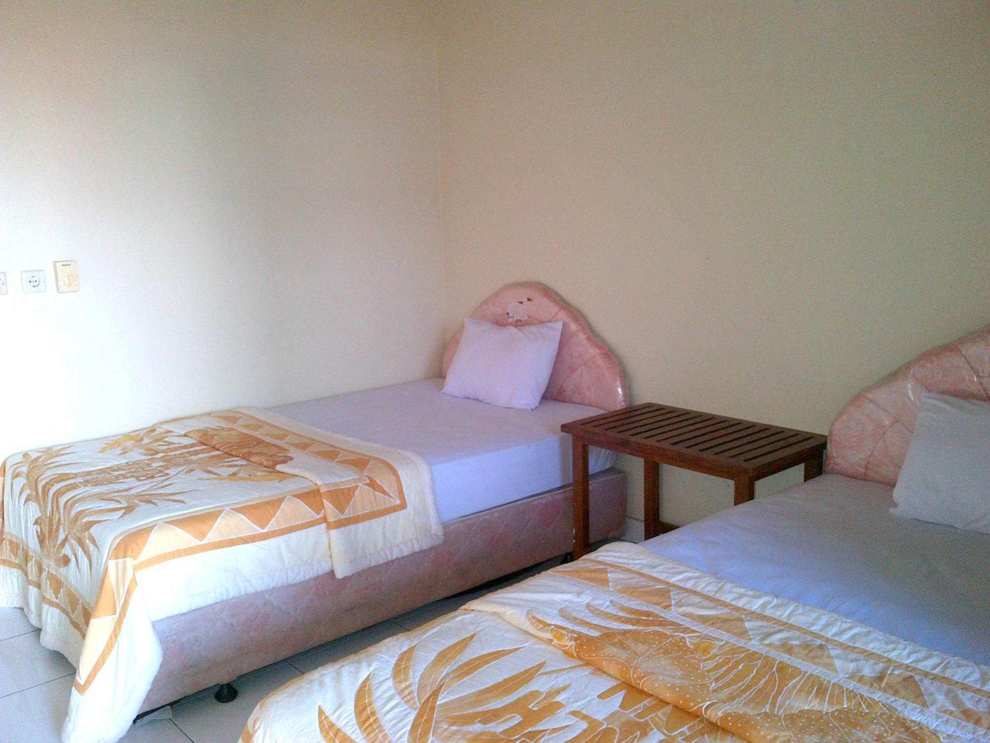 Adus Beach Inn Legian Εξωτερικό φωτογραφία
