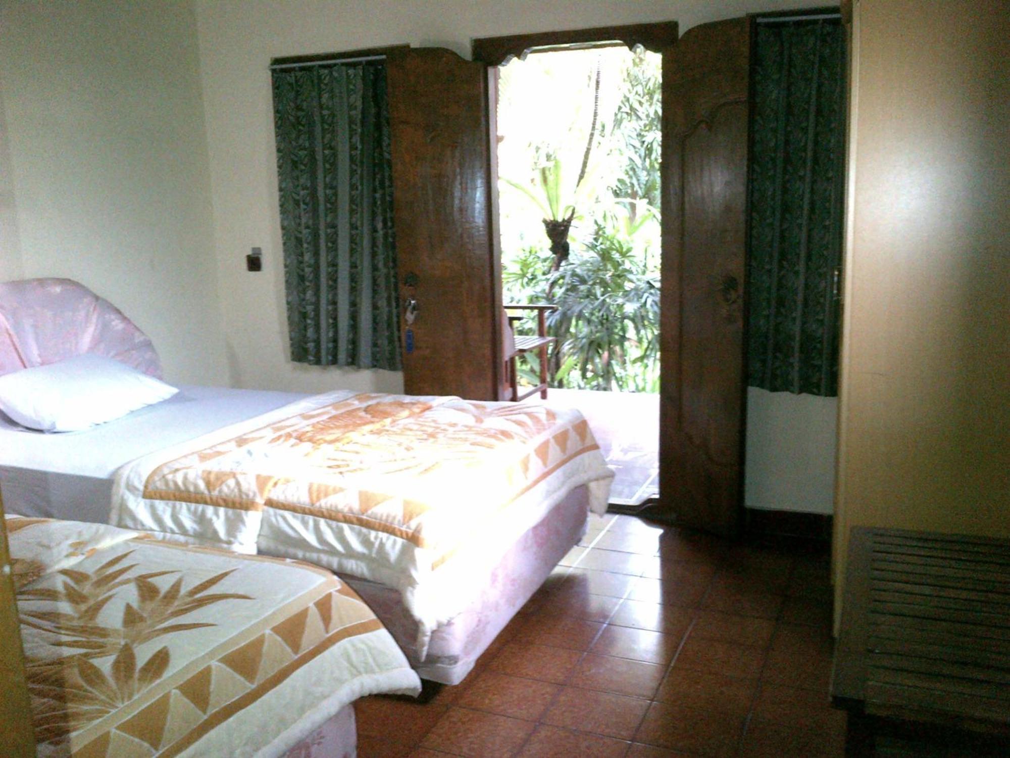 Adus Beach Inn Legian Εξωτερικό φωτογραφία