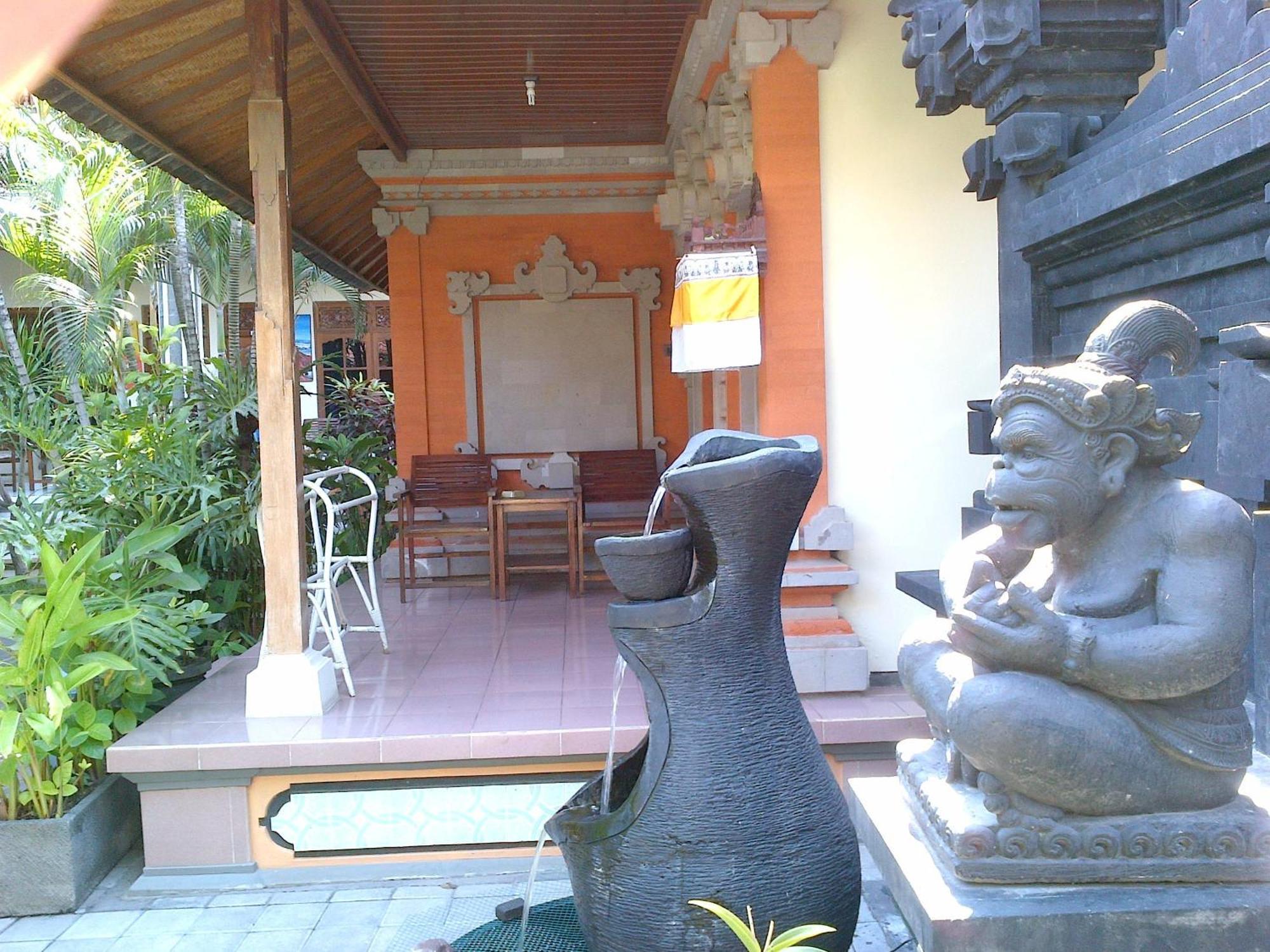 Adus Beach Inn Legian Εξωτερικό φωτογραφία