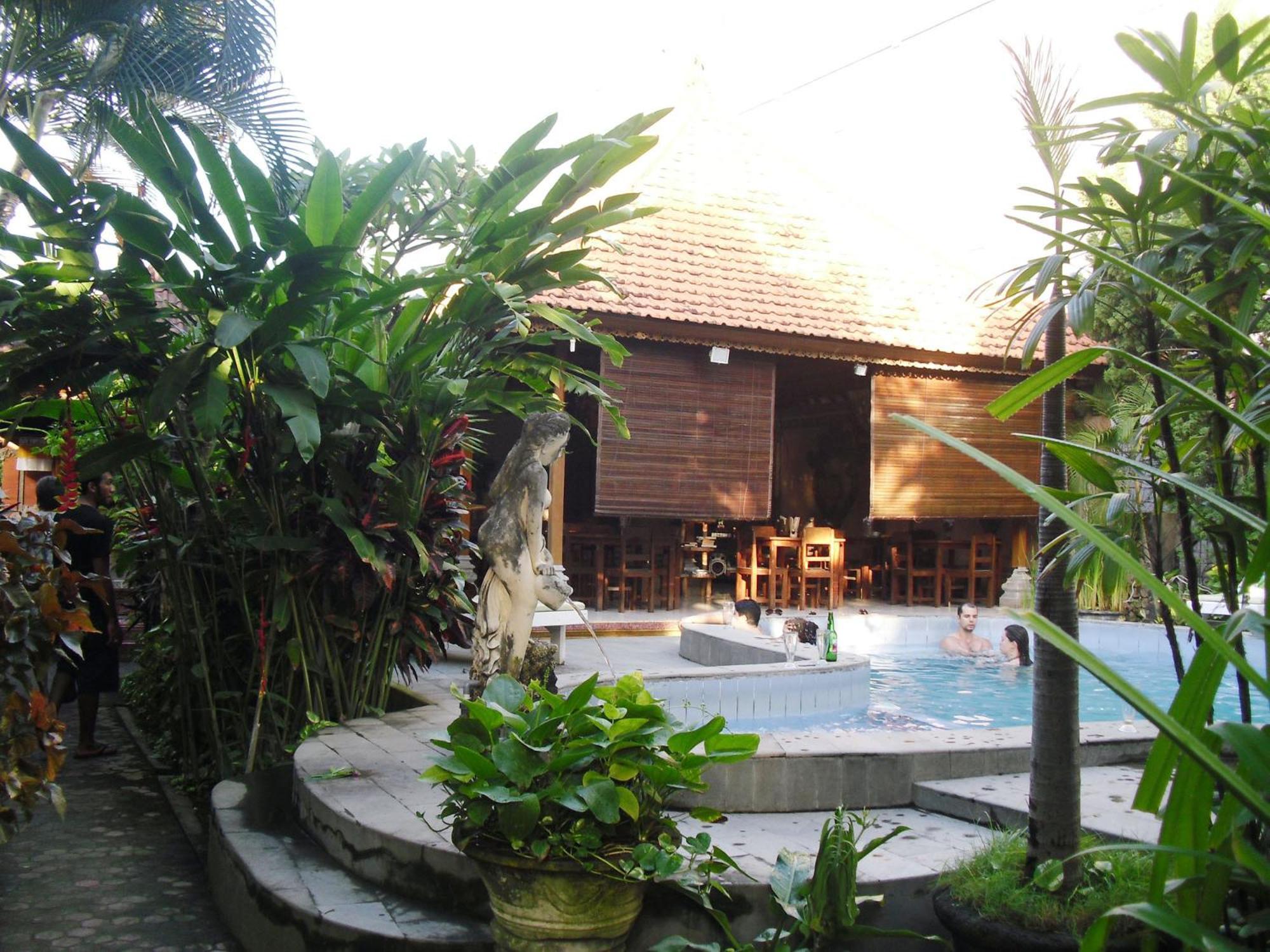 Adus Beach Inn Legian Εξωτερικό φωτογραφία