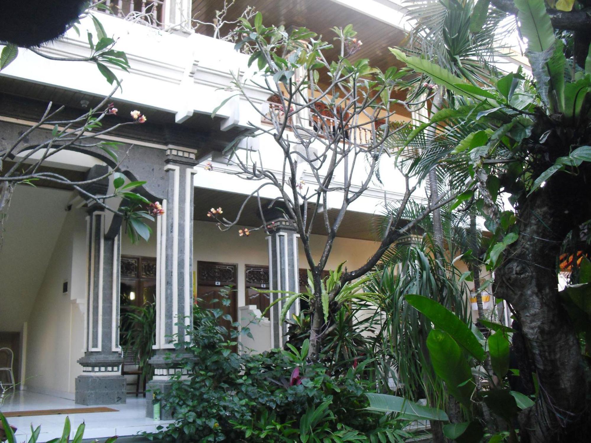 Adus Beach Inn Legian Εξωτερικό φωτογραφία