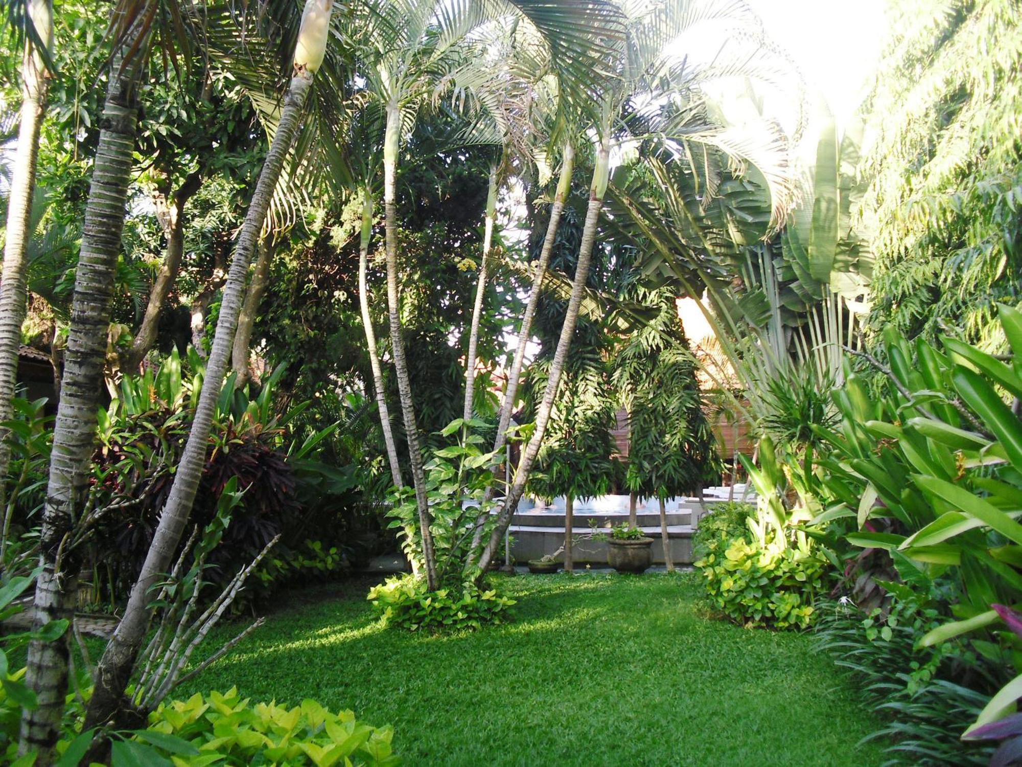 Adus Beach Inn Legian Εξωτερικό φωτογραφία