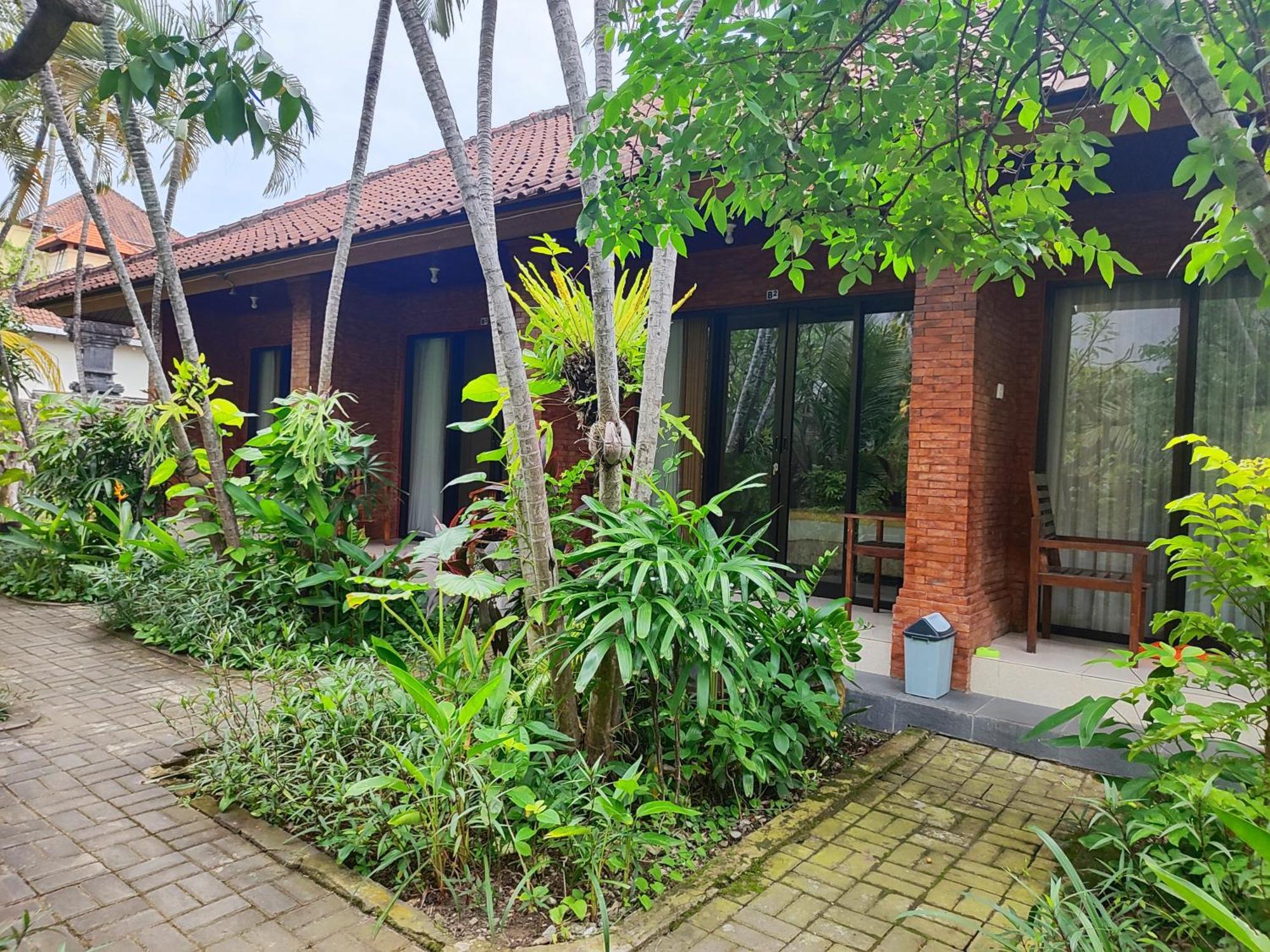Adus Beach Inn Legian Εξωτερικό φωτογραφία