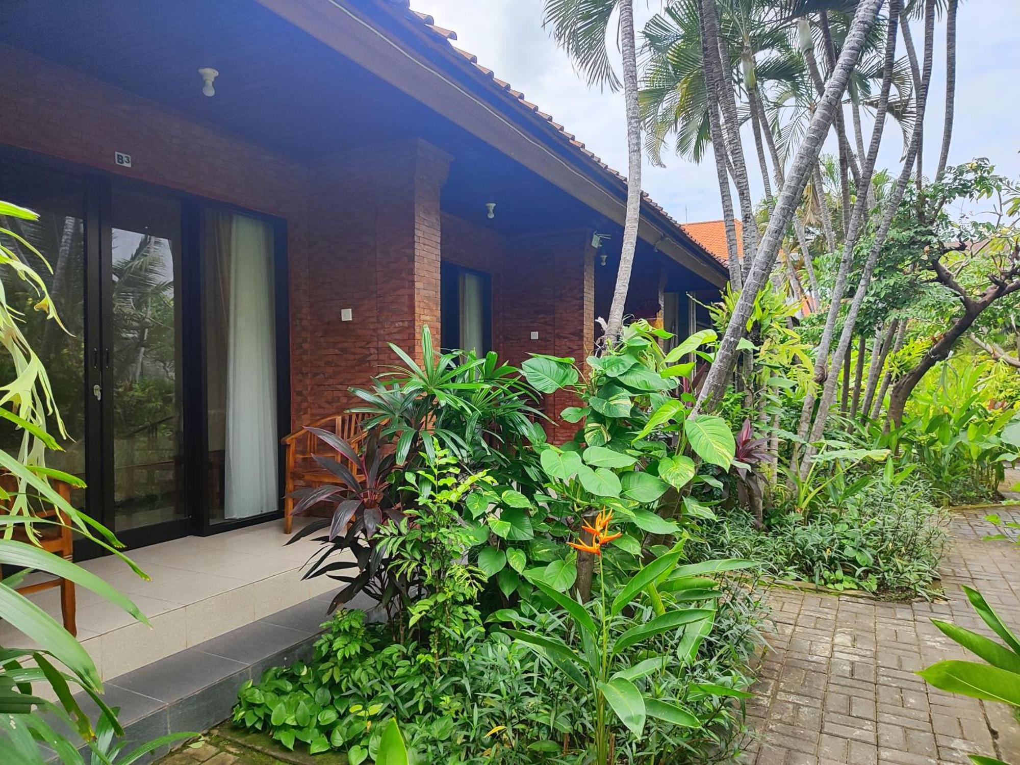 Adus Beach Inn Legian Εξωτερικό φωτογραφία