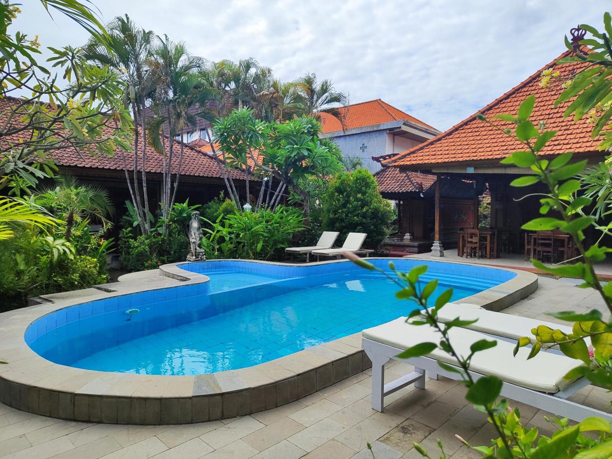 Adus Beach Inn Legian Εξωτερικό φωτογραφία