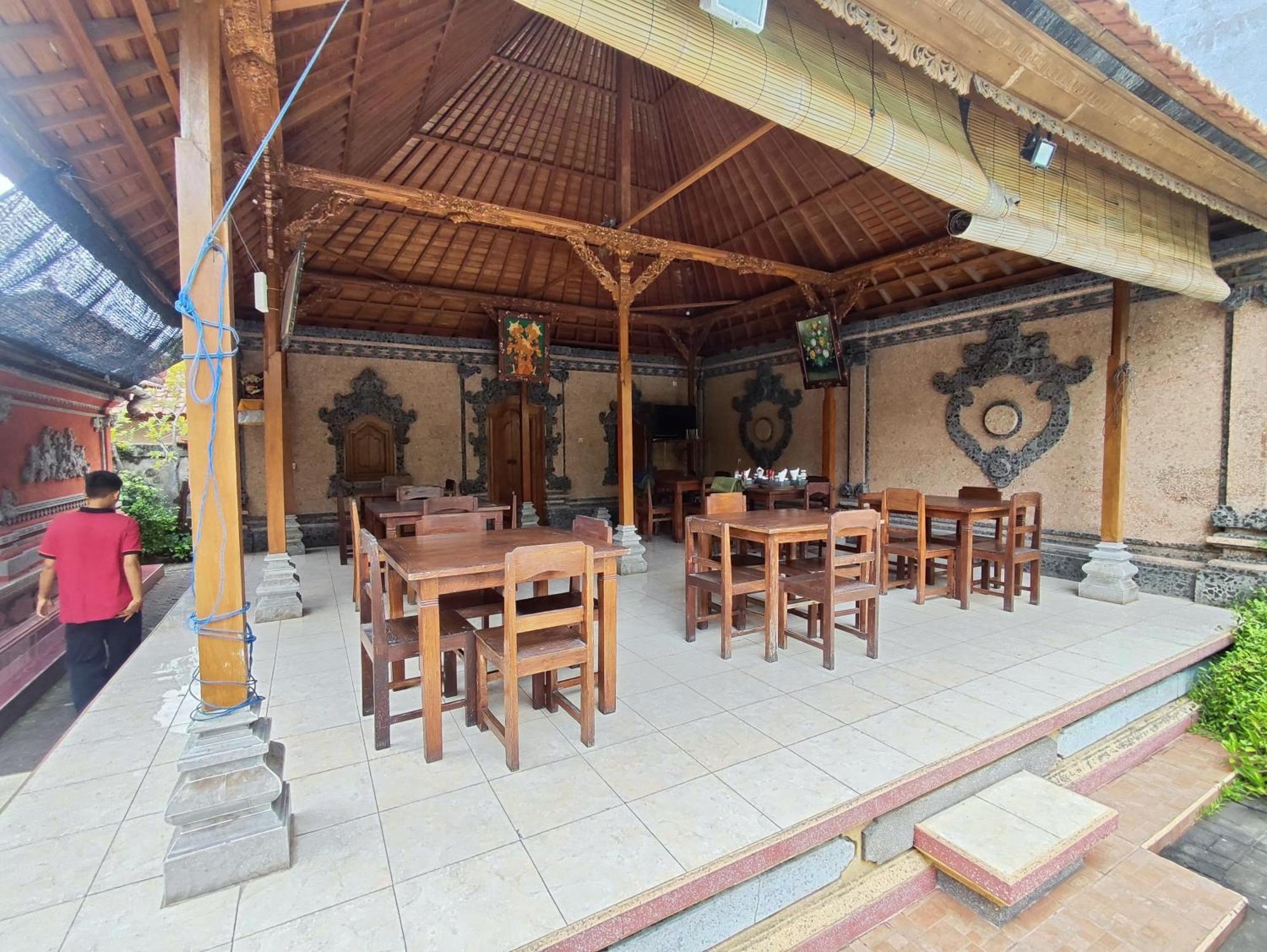 Adus Beach Inn Legian Εξωτερικό φωτογραφία