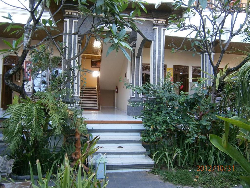 Adus Beach Inn Legian Εξωτερικό φωτογραφία