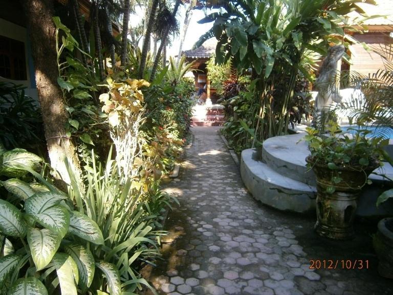 Adus Beach Inn Legian Εξωτερικό φωτογραφία