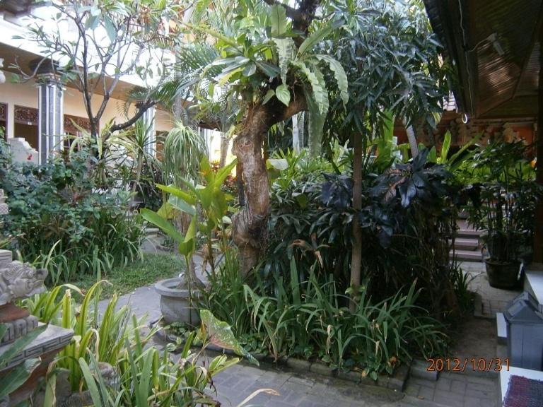 Adus Beach Inn Legian Εξωτερικό φωτογραφία