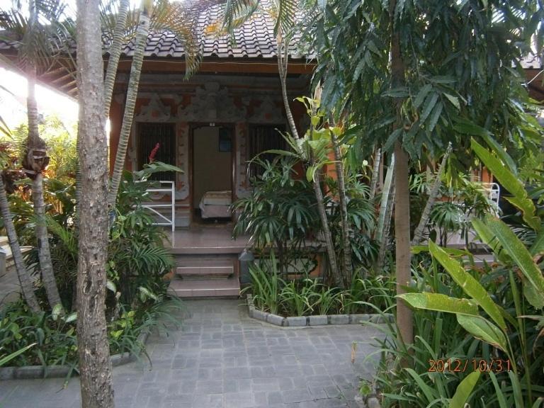 Adus Beach Inn Legian Εξωτερικό φωτογραφία